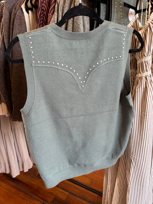 Stud Trimmed Tank